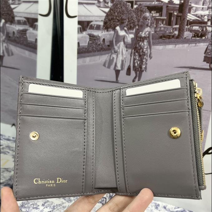 2025228Y 220P182144831